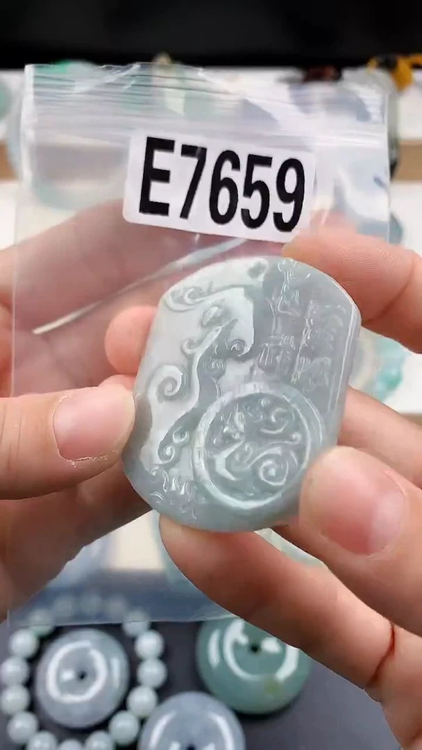 颈饰未镶嵌翡翠天然翡翠吊坠挂件