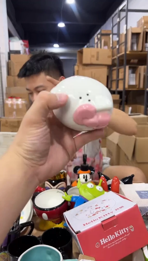 瓷片粉色kt猫粉瓶