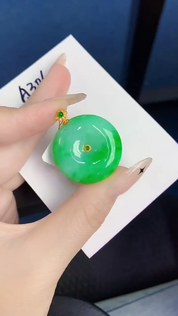 颈饰18K金镶嵌翡翠缅甸天然翡翠A货