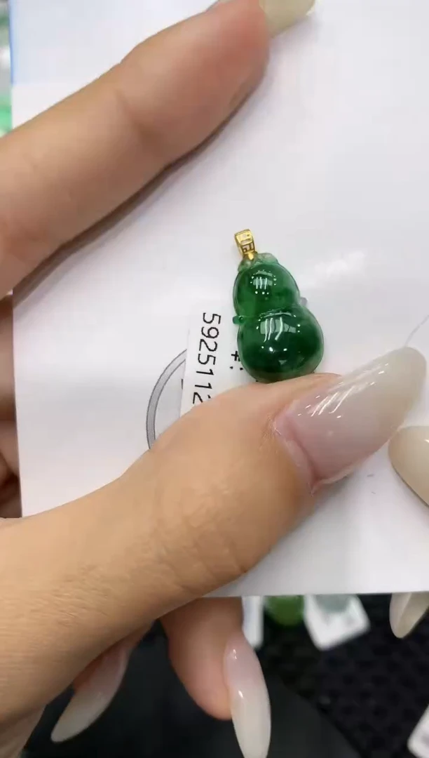 颈饰18K金镶嵌翡翠111111111111