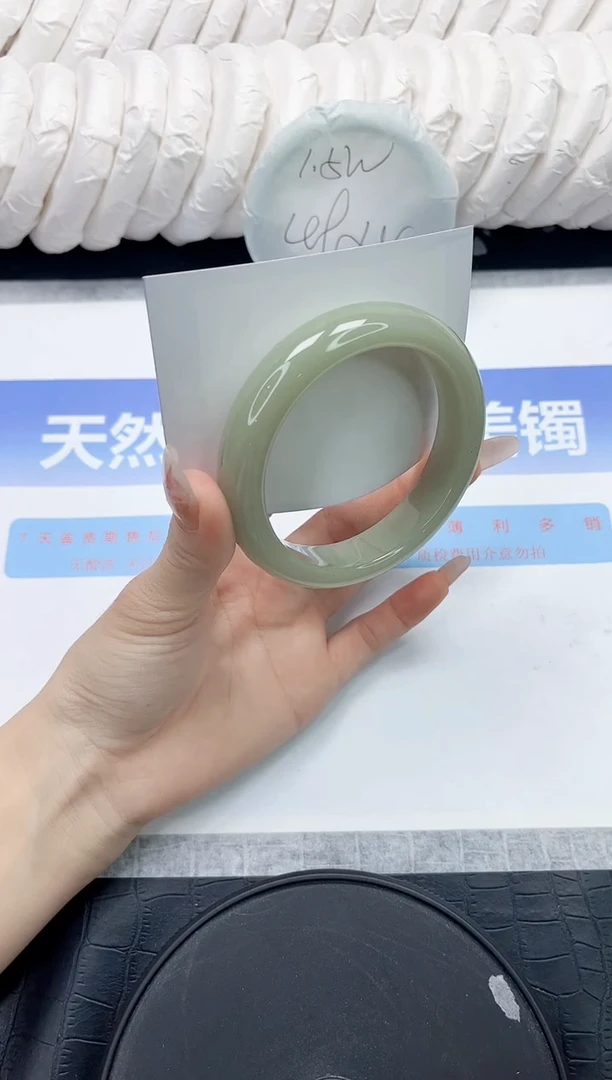 未镶嵌手镯石英质玉42-61.4