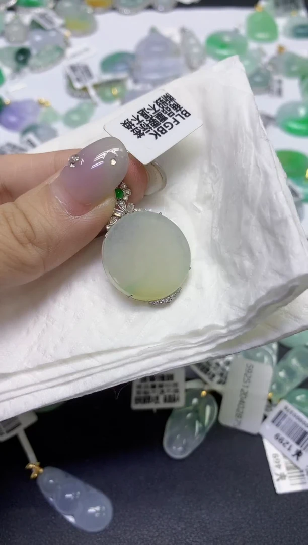 颈饰18K金镶嵌翡翠天然缅甸翡翠A货百元以上9元证书费自理