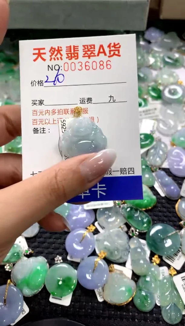 颈饰18K金镶嵌翡翠1111111111111111