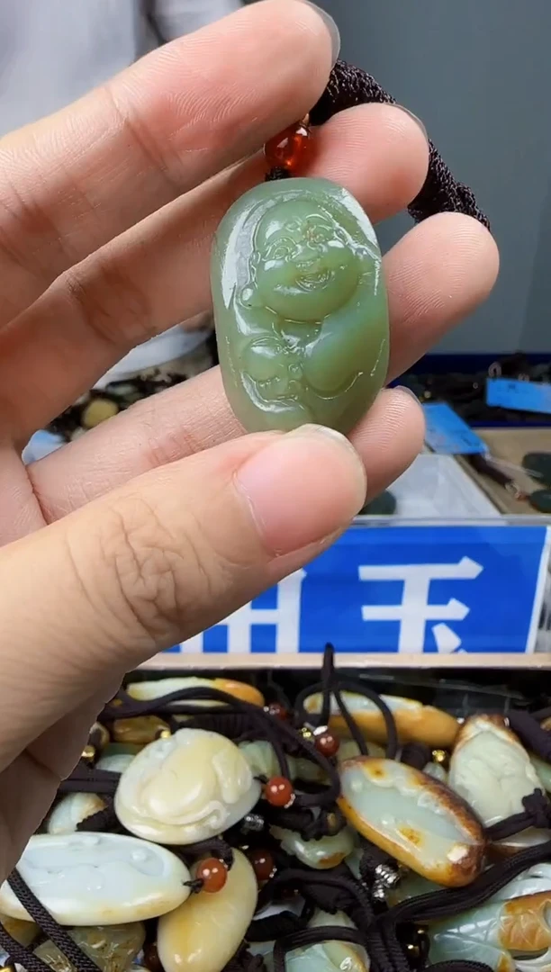 和田玉未镶嵌颈饰1