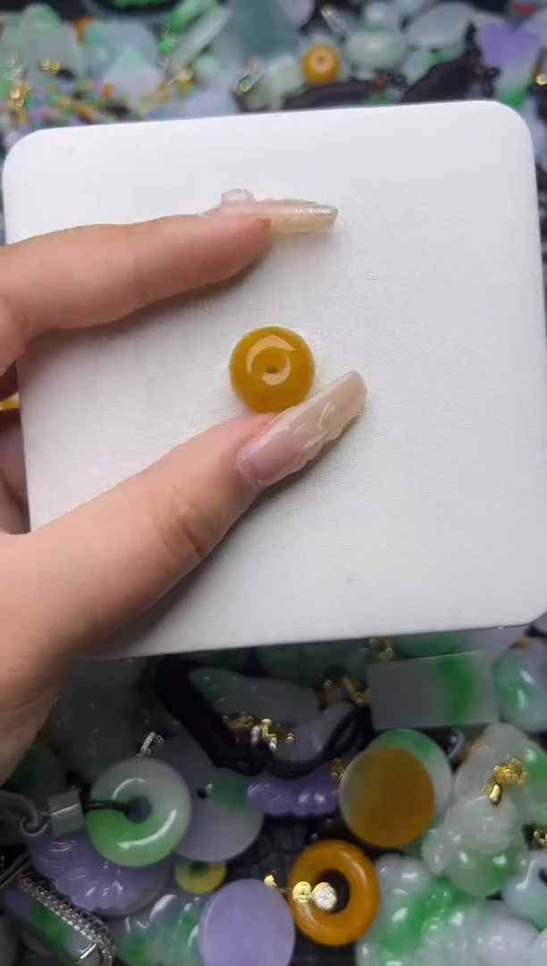 翡翠未镶嵌颈饰天然缅甸翡翠吊坠