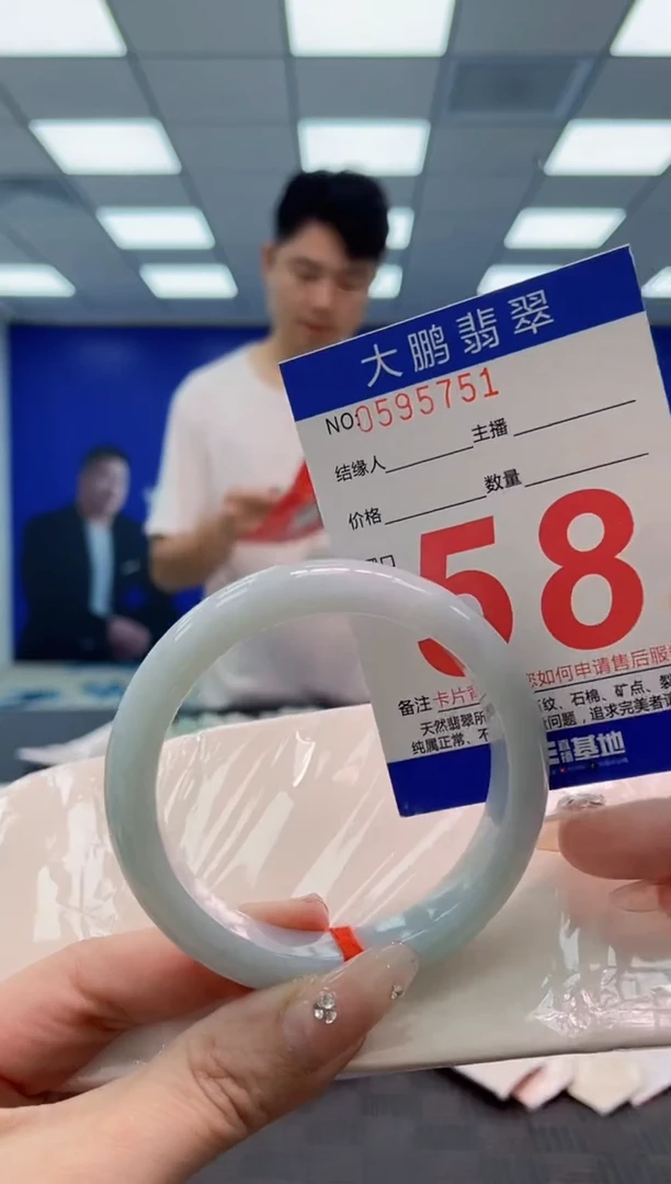 翡翠手镯未镶嵌AAAAAAAA