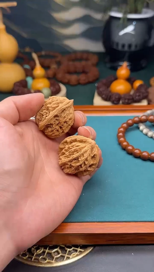 【闪购商品】文玩核桃吊坠高桩虎头核桃一对