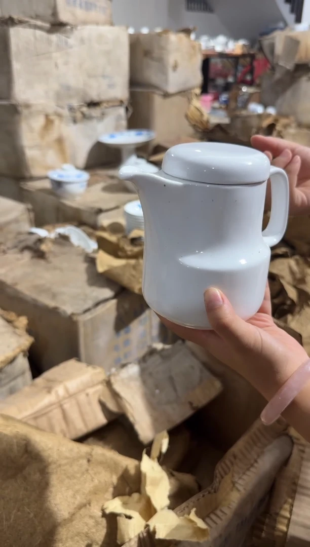 摆件纯白壶500毫升有瑕请慎拍