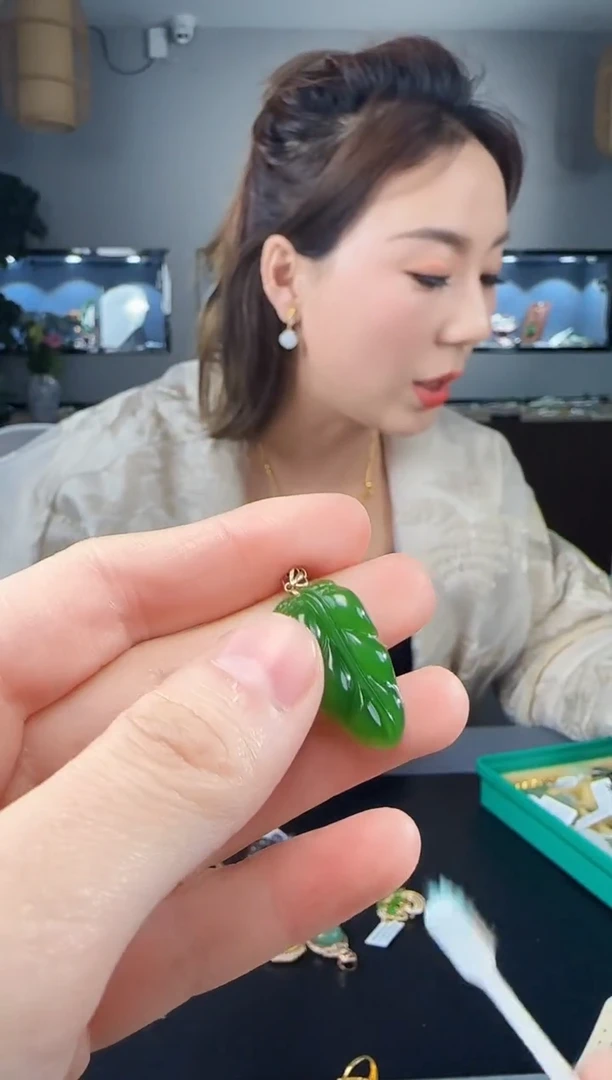 【闪购商品】和田玉吊坠(不含链)18K金镶嵌1