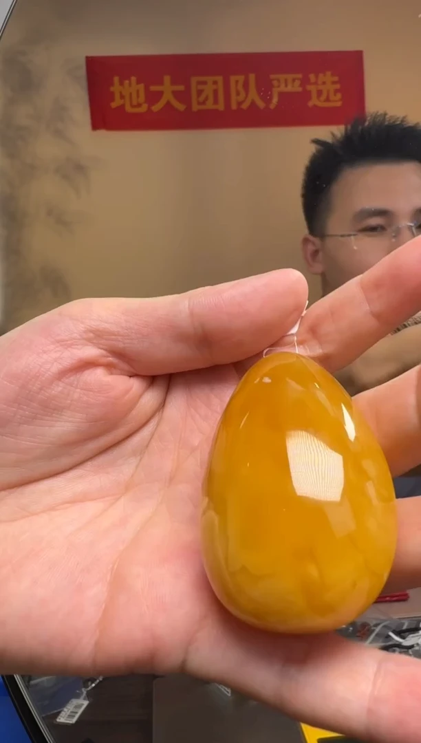 未镶嵌吊坠(不含链)琥珀俄料鸡油黄蜜蜡吊坠