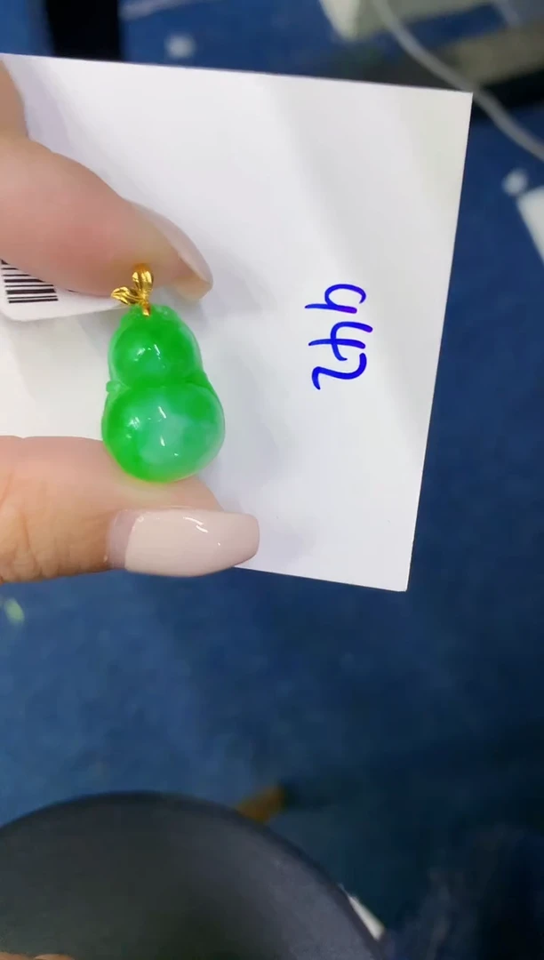 颈饰18K金镶嵌翡翠缅甸天然翡翠A货