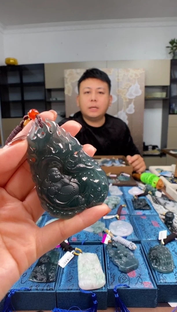 颈饰未镶嵌翡翠 多样性发其一