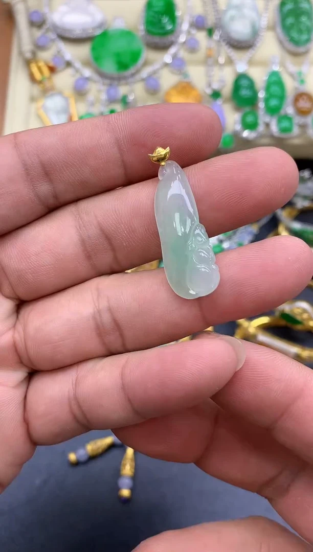 颈饰18K金镶嵌翡翠66-中国好珍宝