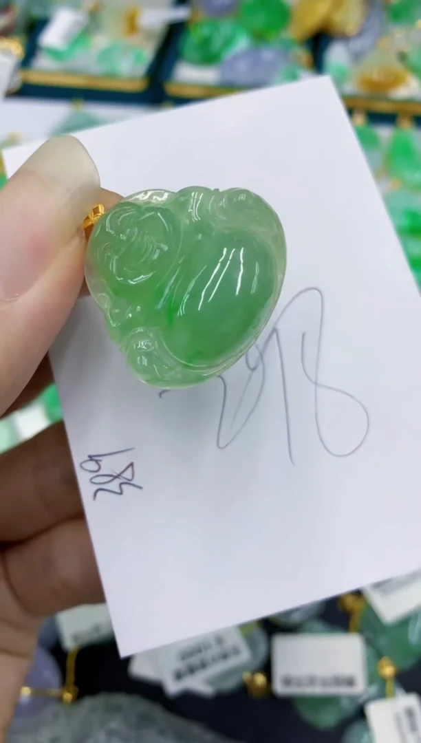 翡翠18K金镶嵌颈饰11111111111