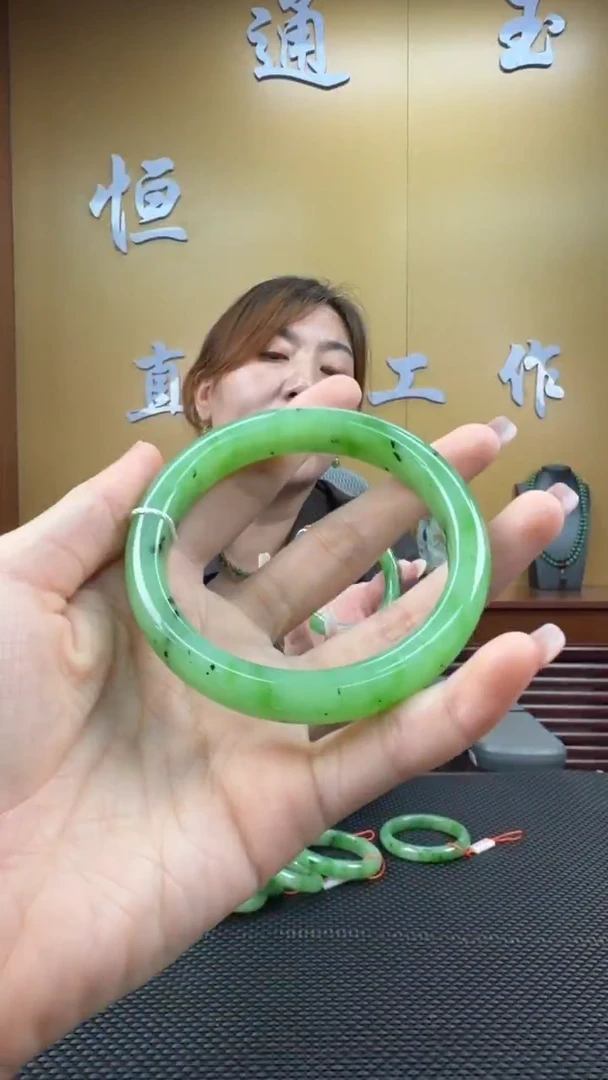 颈饰未镶嵌和田玉手镯61