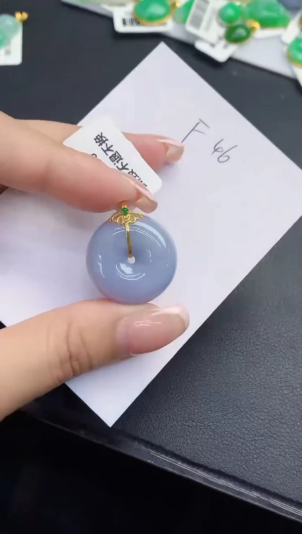 翡翠18K金镶嵌颈饰缅甸天然翡翠A货