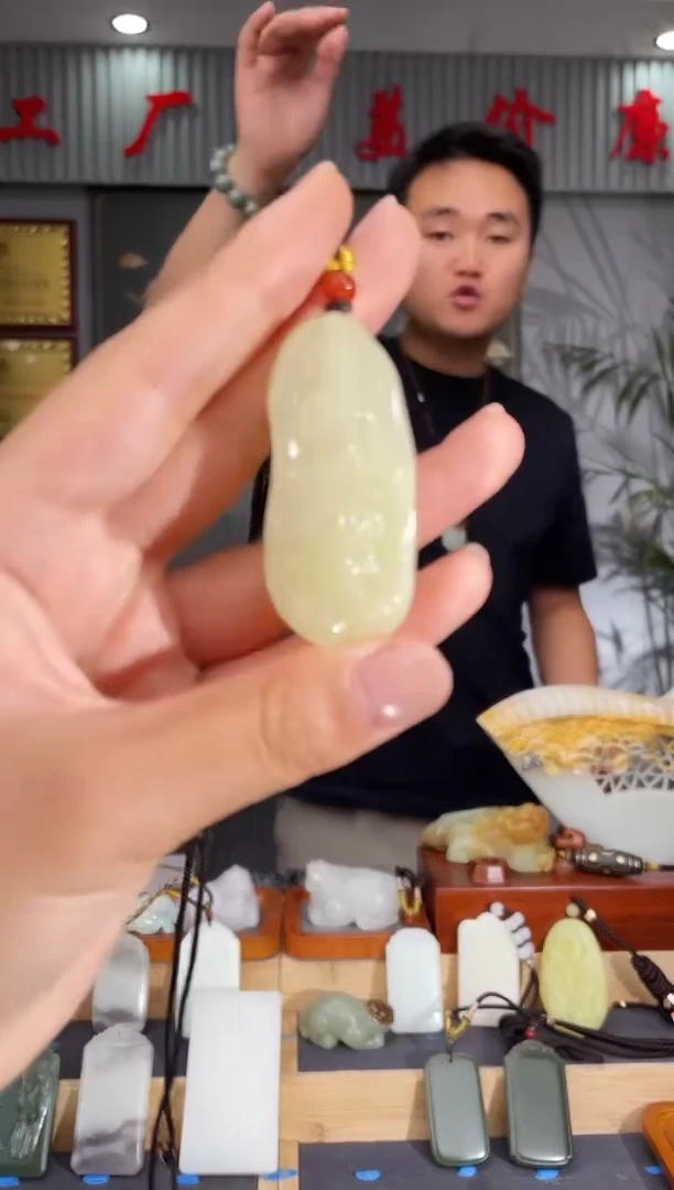 和田玉未镶嵌颈饰1