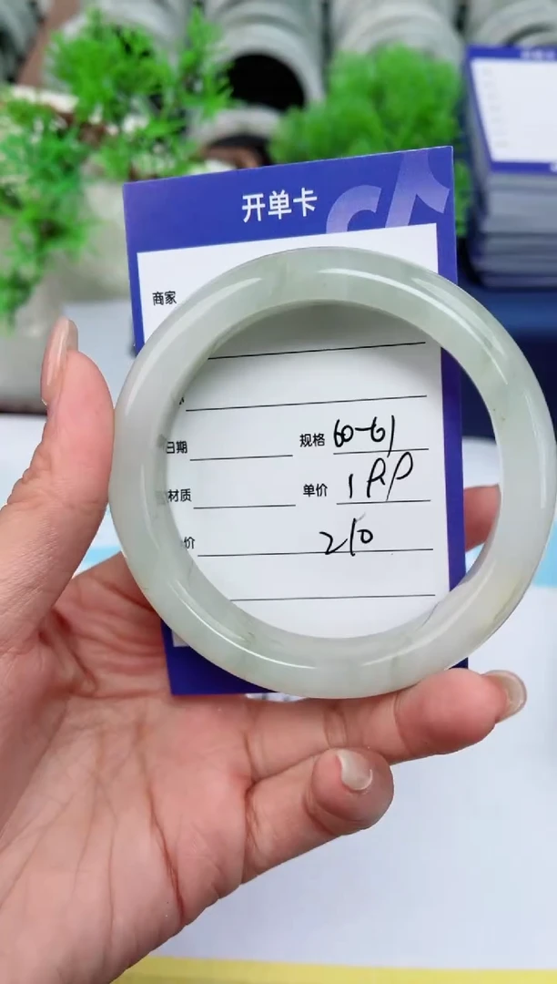 【闪购商品】石英质玉手镯合金210