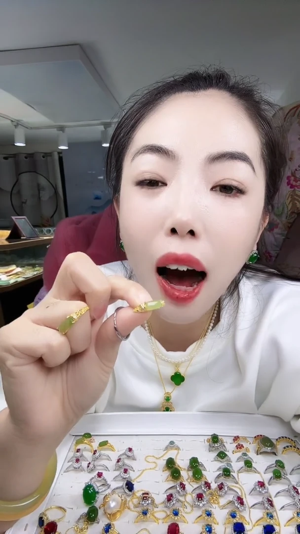 未镶嵌戒指和田玉戒指