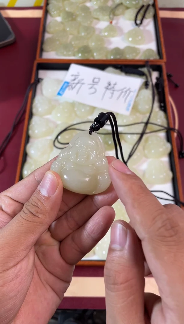 吊坠(赠链)未镶嵌石英质玉用****440单面佛