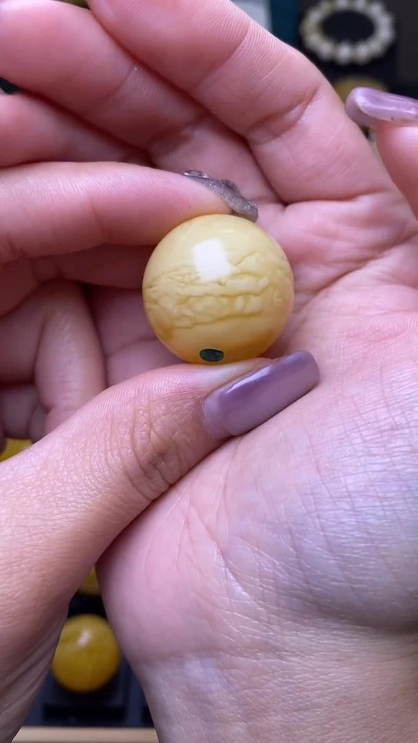 【闪购商品】琥珀裸石未镶嵌葵. 30