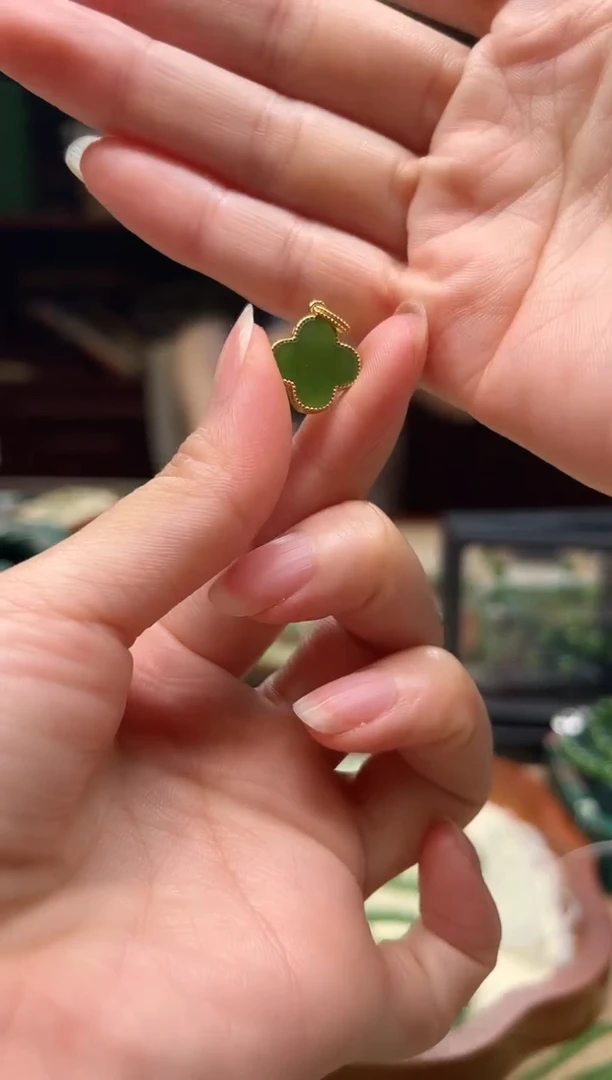 和田玉银S925镶嵌颈饰四叶草吊坠