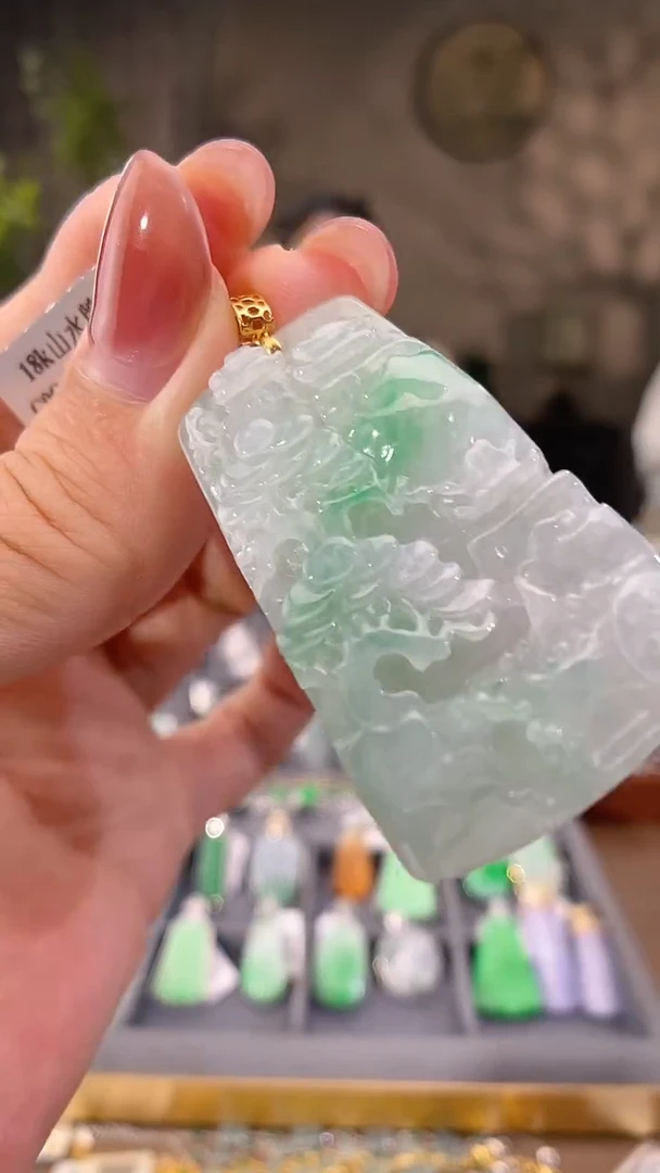 吊坠(不含链)18K金镶嵌翡翠山水