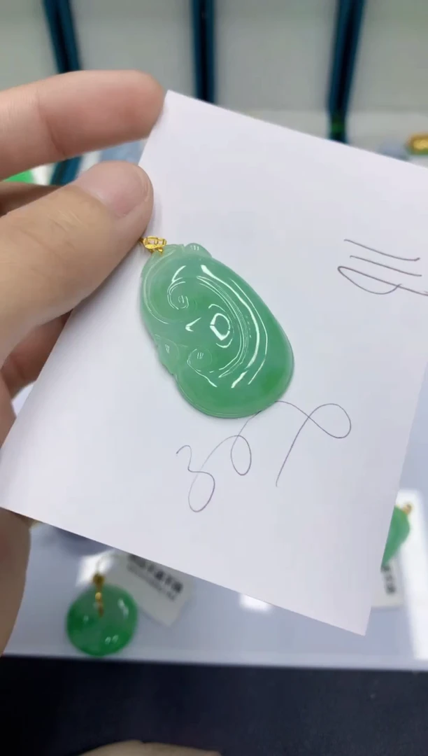 颈饰18K金镶嵌翡翠翡翠