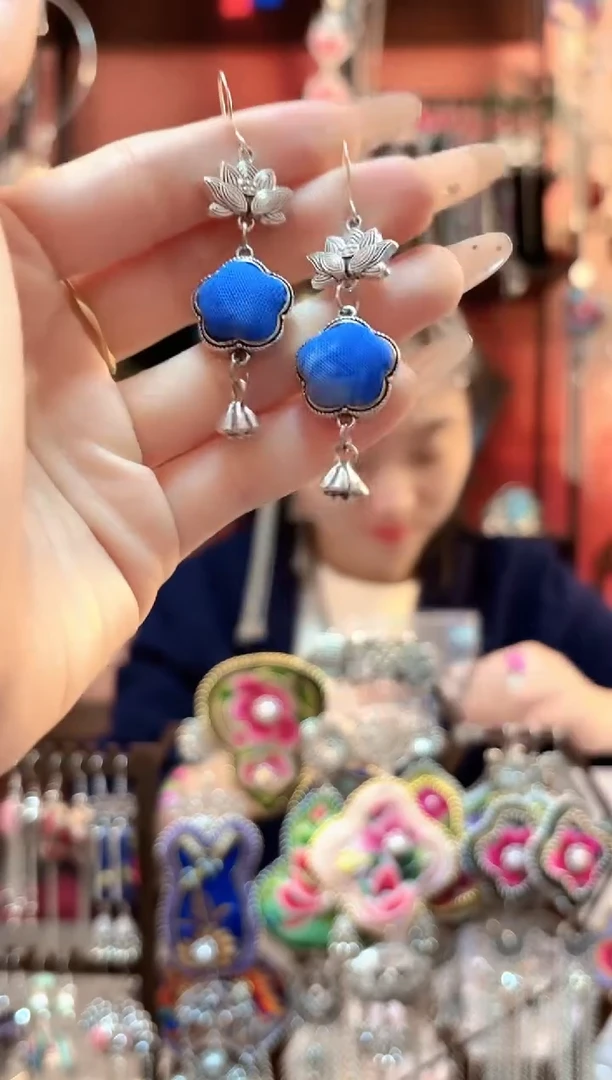 织绣云织谣民族风精美饰品   254