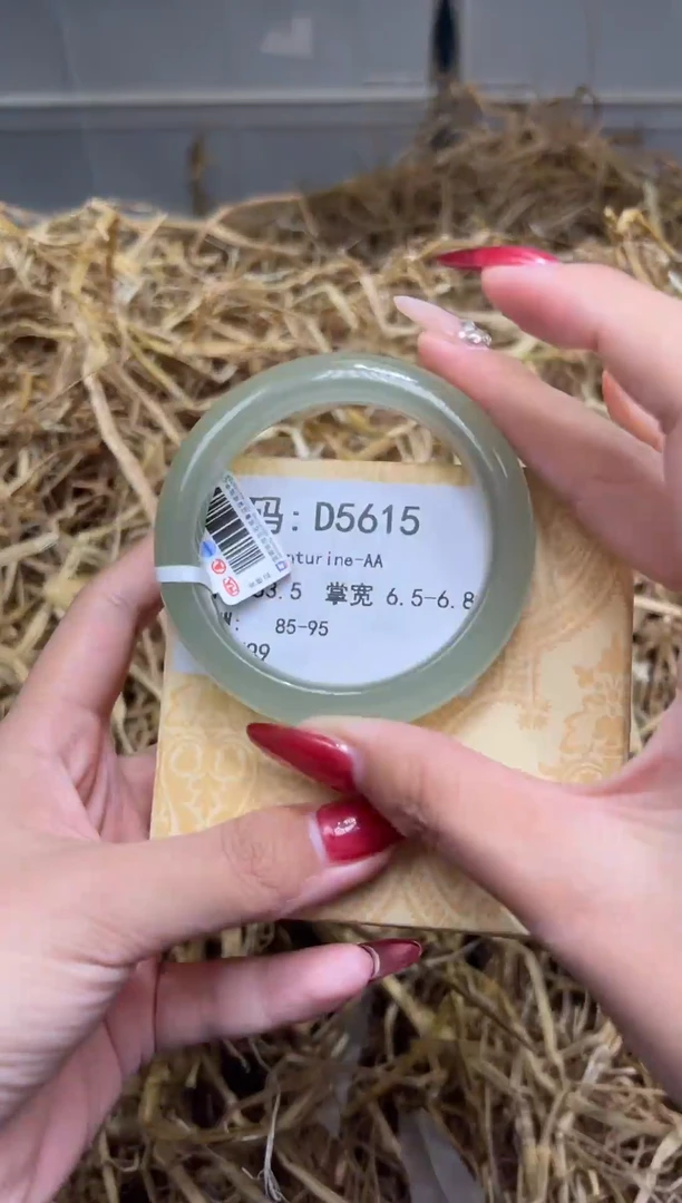 未镶嵌手镯石英质玉D5615