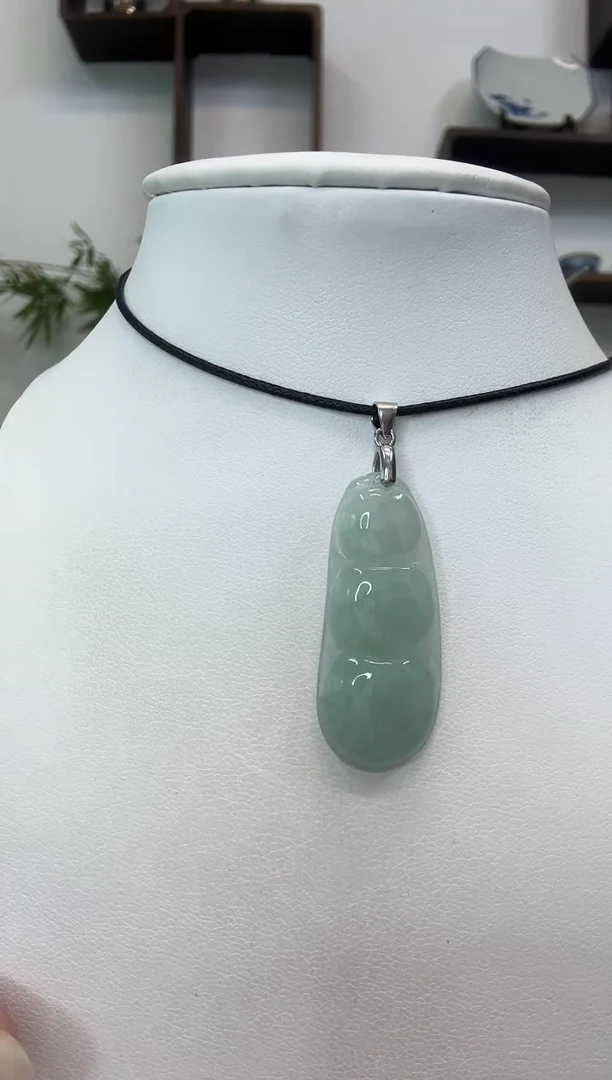 颈饰银S925镶嵌翡翠福豆