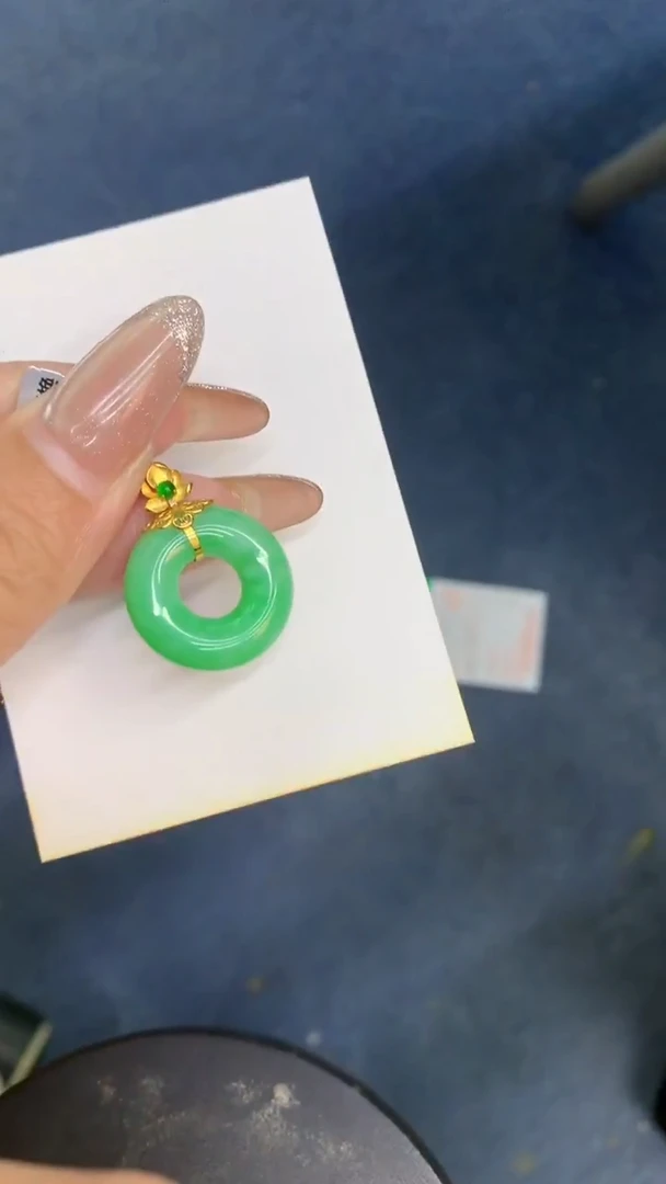 颈饰18K金镶嵌翡翠1