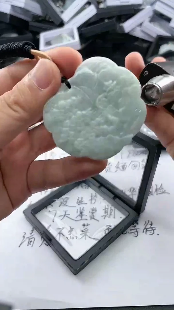 翡翠未镶嵌颈饰..../7/23/ 121
