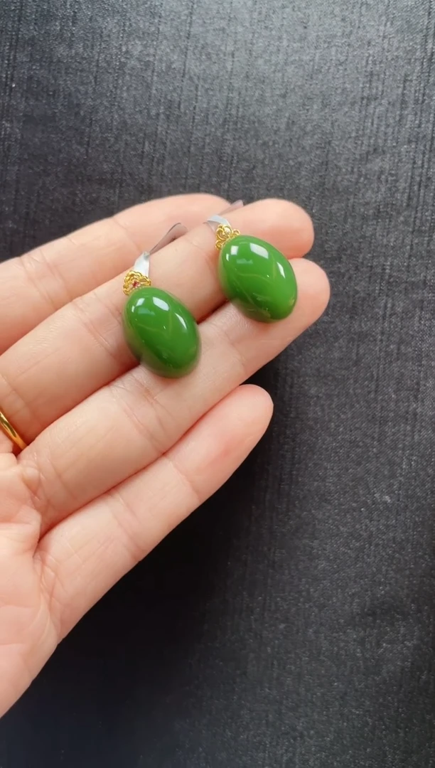 吊坠(赠链)18K金镶嵌和田玉多样性发一