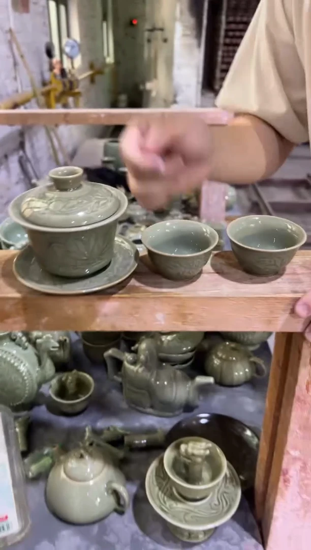 微瑕耀州窑青瓷莲纹三才盖碗+莲纹小杯2