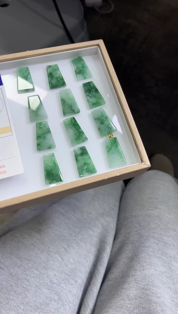 颈饰18K金镶嵌翡翠K307/多样性发一件/配绳子