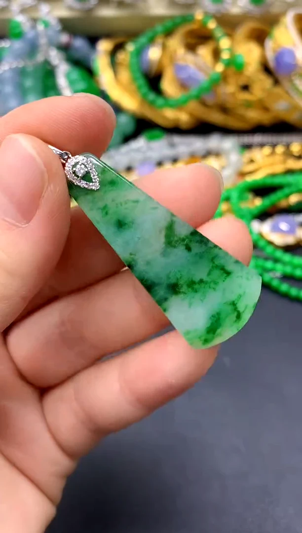 颈饰18K金镶嵌翡翠48-中国好珍宝