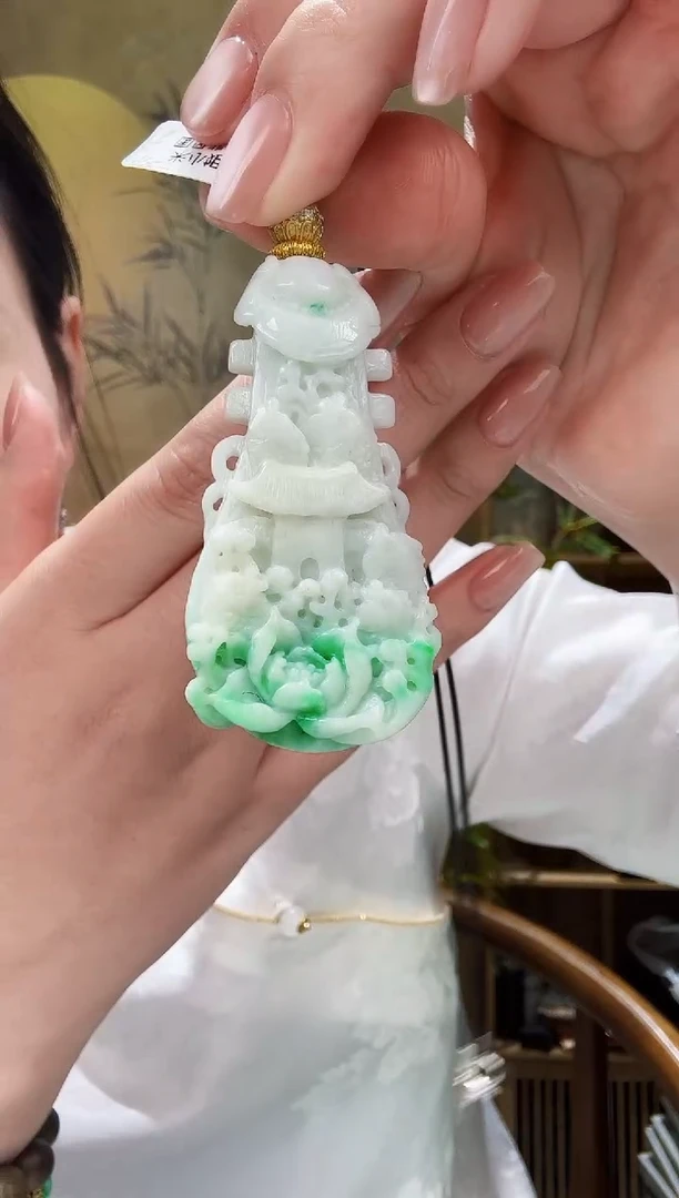颈饰未镶嵌翡翠吊坠