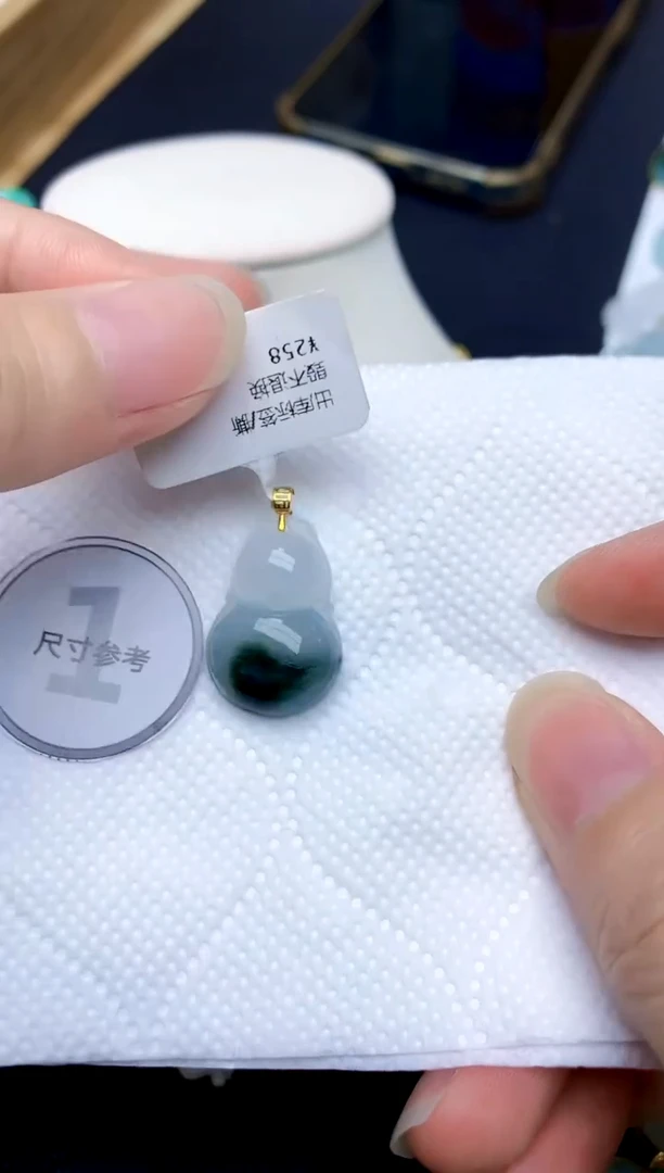 颈饰18K金镶嵌翡翠天然A货翡翠