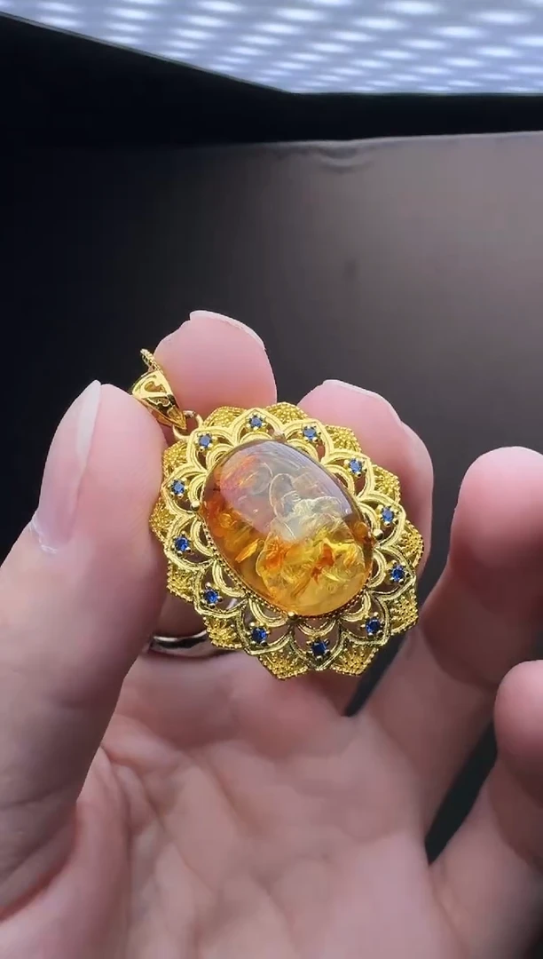 【闪购商品】琥珀裸石未镶嵌吊坠