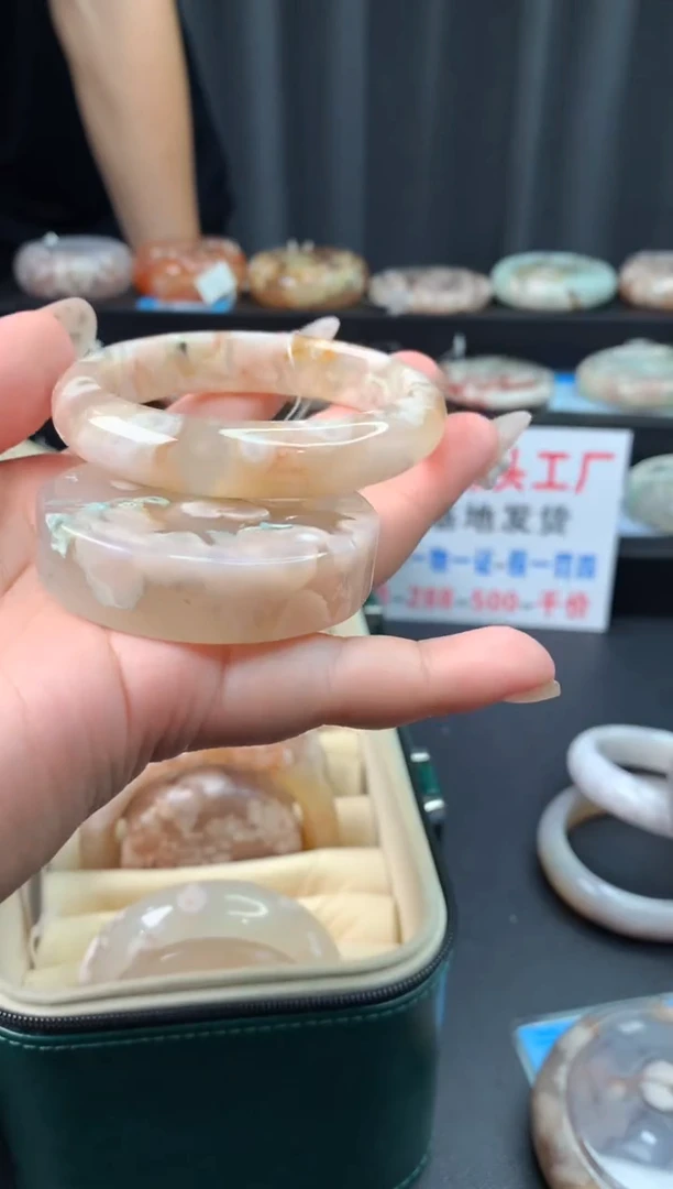 未镶嵌手镯石英质玉（55圈口）赠送镯心