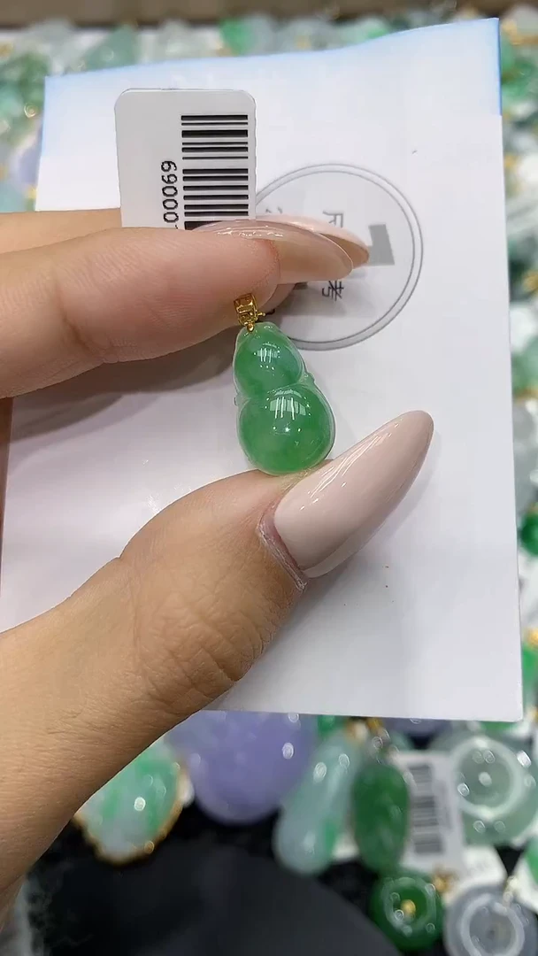 颈饰18K金镶嵌翡翠111111111111