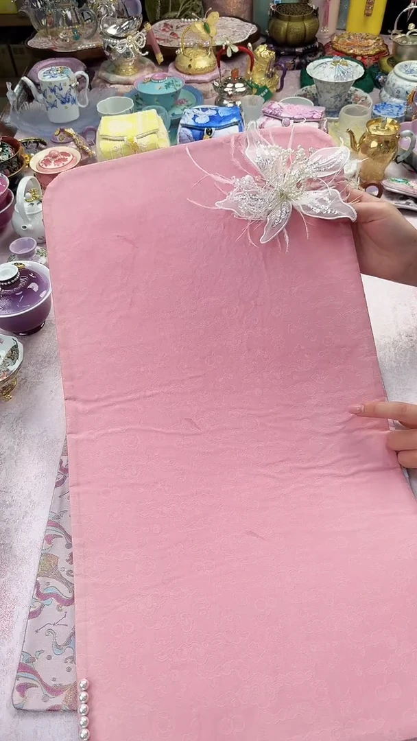 幸****子22微瑕不退换 粉色暗纹百合钉珠茶席 有胶印