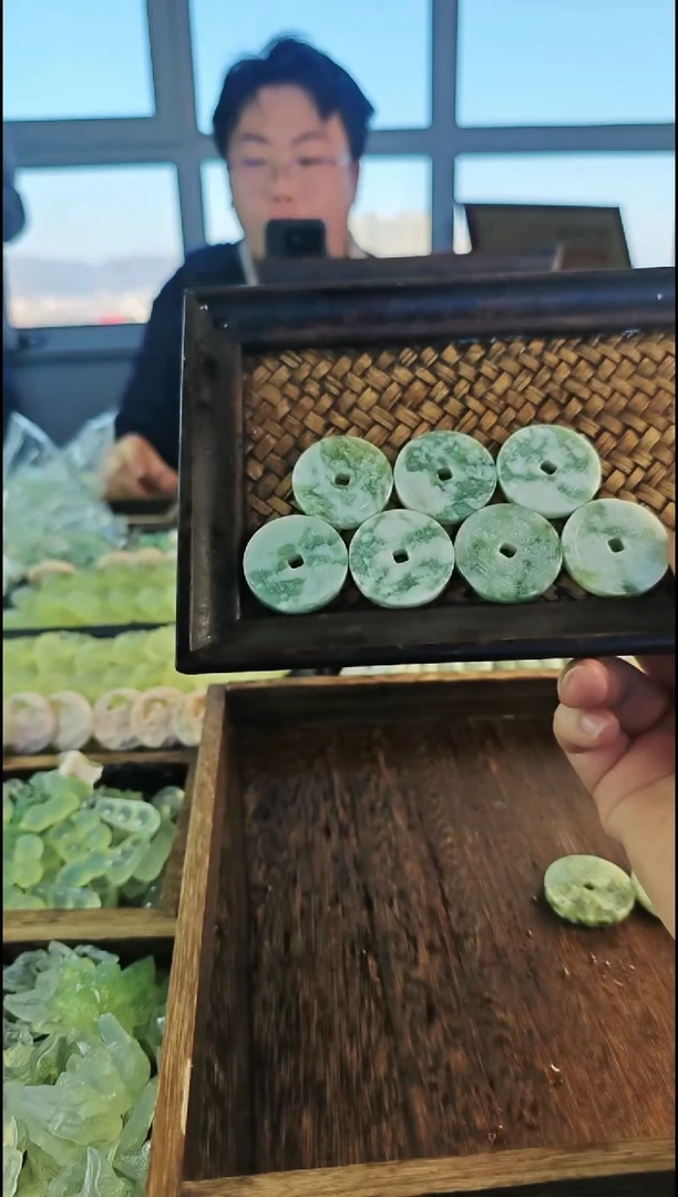 【闪购商品】蛇纹石玉颈饰未镶嵌吊坠