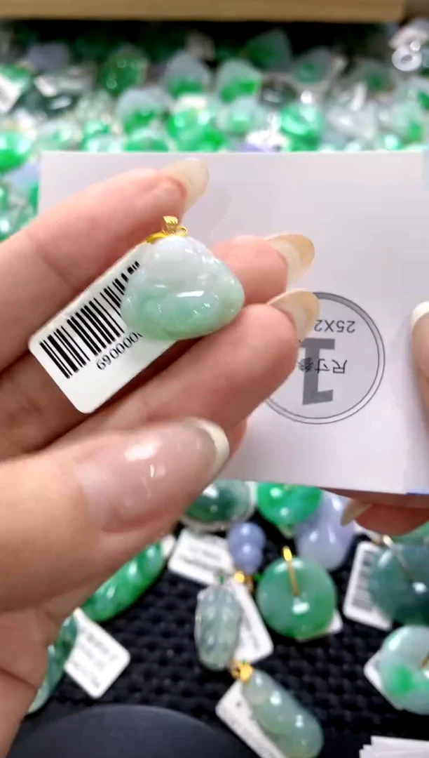 翡翠18K金镶嵌颈饰1111111111111111