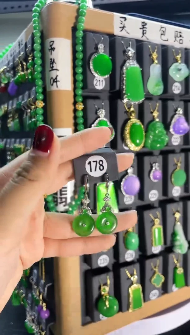 【闪购商品】翡翠耳饰银S925镶嵌178...