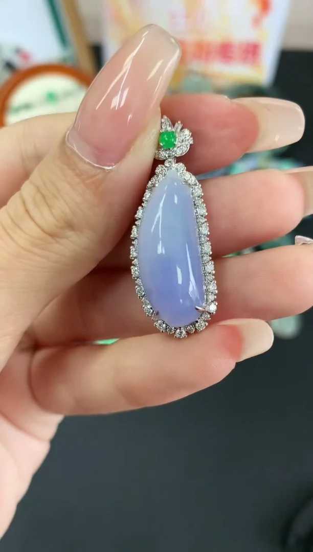 翡翠18K金镶嵌颈饰吊坠|不退不换