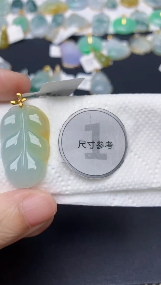 翡翠18K金镶嵌颈饰天然缅甸A货翡翠