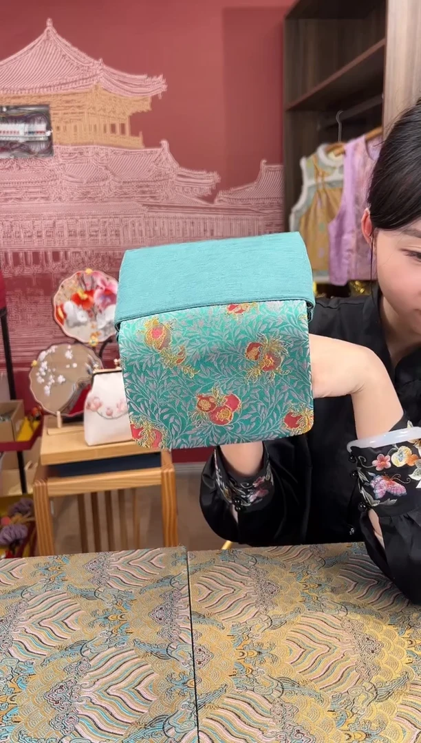 【闪购商品】刺绣手工宋锦豆腐包刺绣包包 