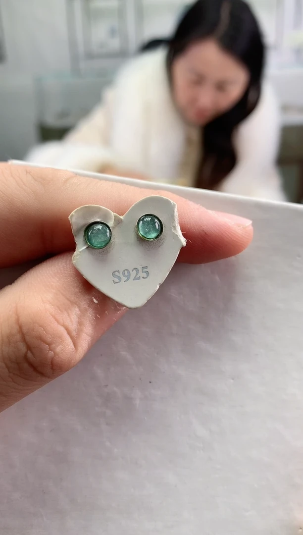 【闪购商品】碧玺耳钉未镶嵌多样性发一条